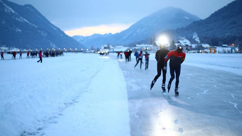 Elfstedentocht merupakan perlombaan seluncur es yang melewati 11 kota.