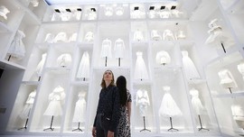 FOTO: Rajutan Mimpi Christian Dior untuk Fesyen