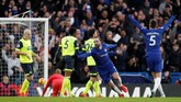 Gonzalo Higuain tampil gemilang dan sukses mencetak dua gol ke gawang Huddersfield Town. (Reuters/John Sibley)