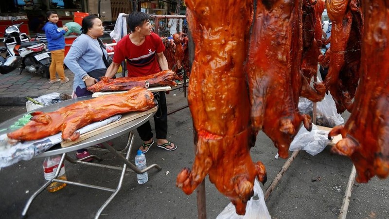 Jelang Tahun Baru Imlek warga di seluruh dunia bersiap-siap merayakan Tahun Baru Babi