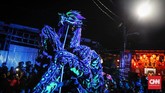 Berbagai macam pertunjukan tradisi seni Tionghoa, seperti wayang potehi dan barongsai tampil di panggung terbuka Pasar Imlek Semawis.