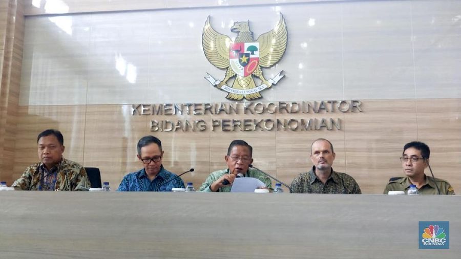 Menko Perekonomian Darmin Nasution menerima kunjungan Ketua Satgas Kelapa Sawit The International Union for Conservation of Nature Erik Meijaard.