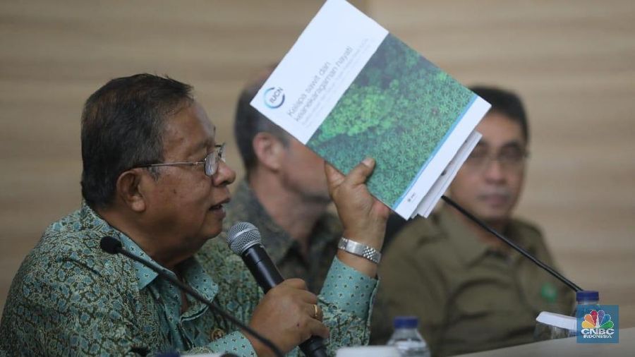 Presiden Joko Widodo (Jokowi) mengadakan rapat terbatas kebijakan pemanfaatan tanah dalam kawasan hutan