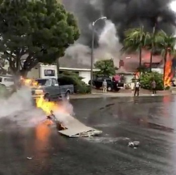 Pesawat Jatuh Timpa Rumah Warga di California, 2 Orang Tewas