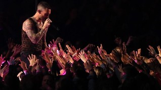 Tangis Adam Levine untuk Kobe Bryant di Super Bowl 2020