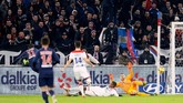 Laga baru berjalan tujuh menit PSG mampu unggul melalui gol Angel Di Maria setelah menerima umpan terobosan Julian Draxler. (REUTERS/Emmanuel Foudrot)