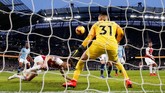 Arsenal sukses mencetak gol balasan lewat Laurent Koscielny di menit ke-11. (REUTERS/Andrew Yates)