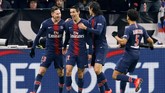 Angel Di Maria merayakan gol ke gawang Lyon. Gol cepat Di Maria membuat PSG di atas angin untuk mempertahankan rekor tidak terkalahkan di Liga Prancis. (REUTERS/Emmanuel Foudrot)