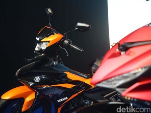 Senja Kala Motor Bebek di Jakarta