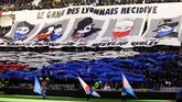 Kondisi Stadion Parc Olympique Lyonnais sebelum pertandingan Lyon vs Paris Saint-Germain. Lyon berambisi memberi PSG kekalahan pertama di Liga Prancis musim ini. (REUTERS/Emmanuel Foudrot)