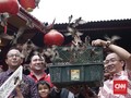 Imlek di Petak Sembilan, Anies Baswedan Lepas Burung Pipit