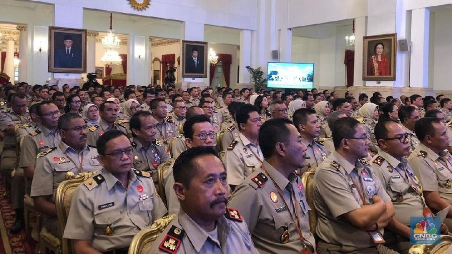 Presiden Joko Widodo (Jokowi) meminta seluruh bisnis proses kepengurusan sertifikat lahan ditransformasikan menjadi digital.
