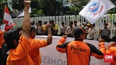Serikat Pekerja PT Pos Indonesia menilai sistem karir perusahaan tidak objektif. Salah satunya perihal Pemutusan Hubungan Kerja (PHK) yang dianggap tidak dilakukan secara adil dan mengikuti prosedur. (CNN Indonesia/Adhi Wicaksono).