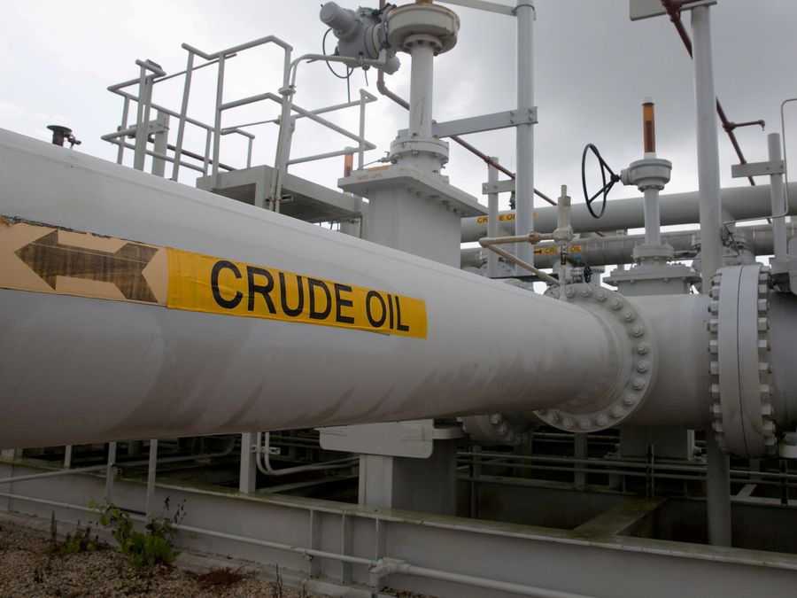 Ilustrasi: Labirin pipa dan katup minyak mentah di Strategic Petroleum Reserve di Freeport, Texas, AS 9 Juni 2016. REUTERS / Richard Carson / File Foto