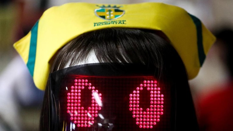 Robot-robot tersebut bertugas membawa dan memberi dokumen riwayat rekam medis pasien.