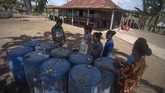 Dahulu harga BBM di pulau ini sangat mahal, bisa mencapai kisaran Rp100 ribu per liter. (ANTARA FOTO/Puspa Perwitasari)