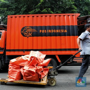 Walau ada Demo, Sebagian Pak Pos Tetap Setia Layani Pelanggan