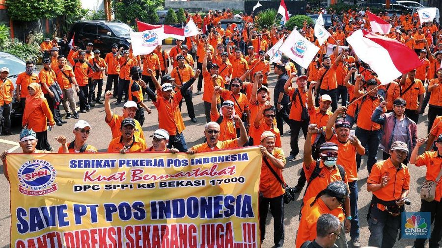Serikat Pekerja Pos Indonesia Kuat Bermartabat (SPPIKB) menggelar demonstrasi hari ini.
