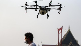 FOTO: Pemerintah Bangkok Terbangkan Drone Demi Atasi Polusi