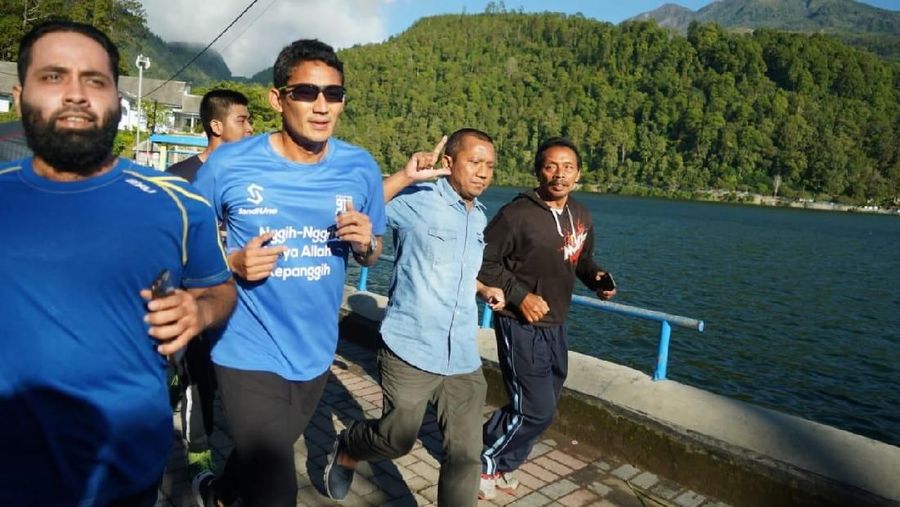 Awalnya, Menteri Susi memuji danau di Geneva dan mengatakan bahwa Danau Sunter bisa ditata sebagus dan seindah danau Geneve.