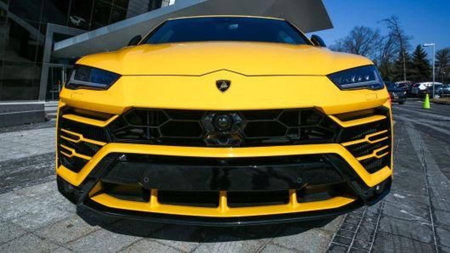Tampak luar mobil Lamborghini (Adam Jeffery/CNBC.com)