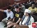 Sidang Ujaran Idiot, Ahmad Dhani Pakai Kaus 'Tahanan Politik'