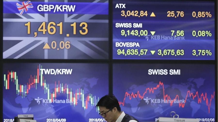 Seluruh bursa saham utama kawasan Asia kompak mengawali perdagangan hari ini di zona merah.