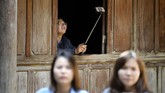 Vuong Duy Bao salah satu keturunan Hmong mendapati istananya telah diambil pemerintah setelah ia kembali dari Hanoi, di mana ia tinggal saat ini. Ia khawatir pemerintah hanya menganggapnya sebagai salah satu cara meningkatkan pendapatan dari sektor pariwisata. (Nhac NGUYEN / AFP)