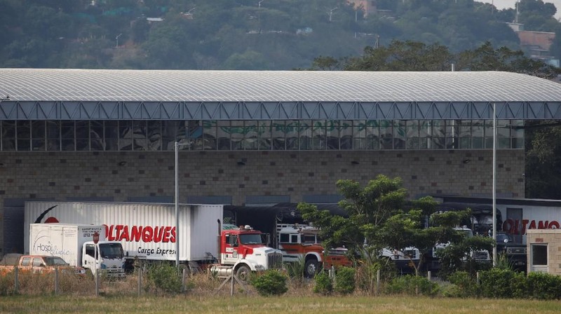 Pemerintah Venezuela memblokir jembatan yang menjadi akses penghubung dari Kolombia.