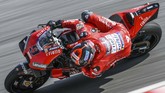 Andrea Dovizioso meraih hasil yang lebih bagus daripada rekan setimnya di Ducati, Danilo Petrucci, yang berada di posisi kesembilan. (Mohd RASFAN / AFP)