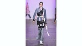 Selain Itang Yunasz, Dian Pelangi adalah desainer busana muslim lain yang turut hadir di New York Fashion Week 2019. (Yuchen Liao/Getty Images for Indonesian Diversity/AFP)