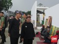 Pakai Baju Pangsi, Jokowi Keliling Alun-alun Cianjur