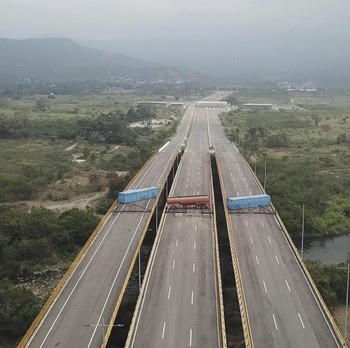 Venezuela Merana, Maduro Malah Tolak Bantuan Kemanusiaan