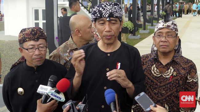 Jokowi Klaim Tak Ada Rasa Takut Teken Proyek MRT