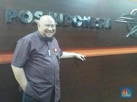 Pak Pos yang Berjuang Melawan Senja Kala