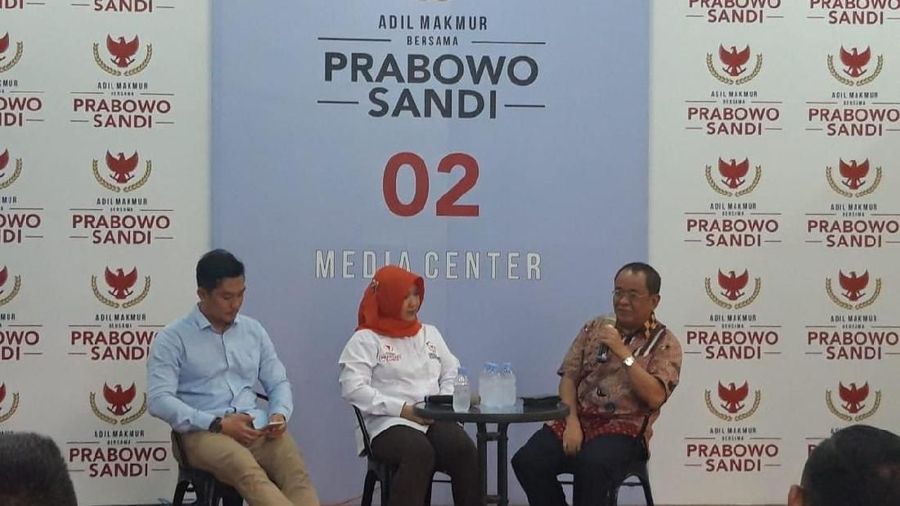 Jokowi lebih memprioritaskan pembangunan infrastruktur komersial daripada membangun infrastruktur dasar untuk rakyat.