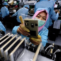 Taktik Jokowi Tekan HP Impor, Buka Lapangan Pekerjaan