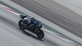 Pebalap Yamaha Maverick Vinales beraksi pada hari kedua tes pramusim MotoGP 2019 di Sirkuit Internasional Sepang, Malaysia, Kamis (7/2). (Mohd RASFAN / AFP)