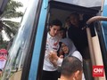 Merengek di Pintu Bus, Seorang Ibu Berhasil Peluk Marquez