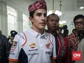 Datang ke Bandung, Marc Marquez Kenakan Iket Sunda