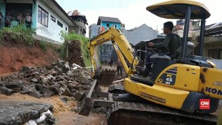 VIDEO: Polisi Investigasi Tanggul Jebol di Bandung