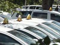 BCA Alihkan Utang TAXI ke Luar Negeri, Ada Apa?