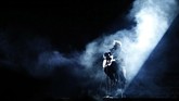 Nomine penghargaan utama Grammy Awards, Post Malone menampilkan lagu Rockstar. Sebelum naik ke atas panggung, Malone sempat bernyanyi di antara labirin panggung ajang tersebut. (REUTERS/Mike Blake)