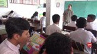 VIDEO: Guru Honorer di Gresik Dipersekusi Siswa