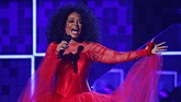 Penampilan spesial Grammy Awards 2019, Minggu (10/2) malam, juga datang dari penyanyi legendaris Diana Ross yang membawakan sejumlah lagu hitnya di dekade 60-an. (REUTERS/Mike Blake)