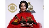 Musisi country Kacey Musgraves berhasil mengalahkan musisi genre pop dan hip hop yang menguasai Grammy Awards 2019 dengan membawa pulang empat piala, termasuk Album of the Year berkat 'Golden Hour'. (REUTERS/Mario Anzuoni)