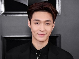 Lay EXO Isyaratkan Reuni OT9 Usai Hengkang dari SM Entertainment