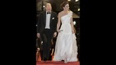 Kate Middleton Duchess of Cambridge tak kalah memukau dengan selebriti yang hadir di Bafta. Dia memakai gaun one shoulder putih panjang berbahan tafeta dari Alexander McQueen. (Photo by Tim Ireland / various sources / AFP)