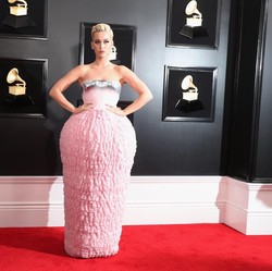 Katy Perry Mau Terbang ke Luar Angkasa, Ini Misinya