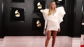 Apakah Heidi Klum salah kostum saat dia ingin di panggung Victoria's Secret? Atau mungkin dia ingin terbang ke sana dengan ruffles di busananya?. REUTERS/Lucy Nicholson